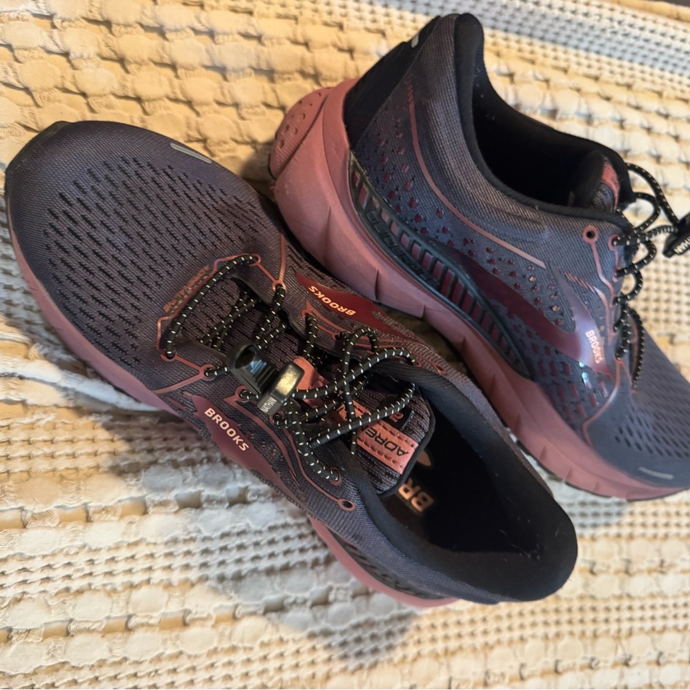 Brooks Women's Running Shoe - Charcoal & Dusty Rose - Picture 5 of 10